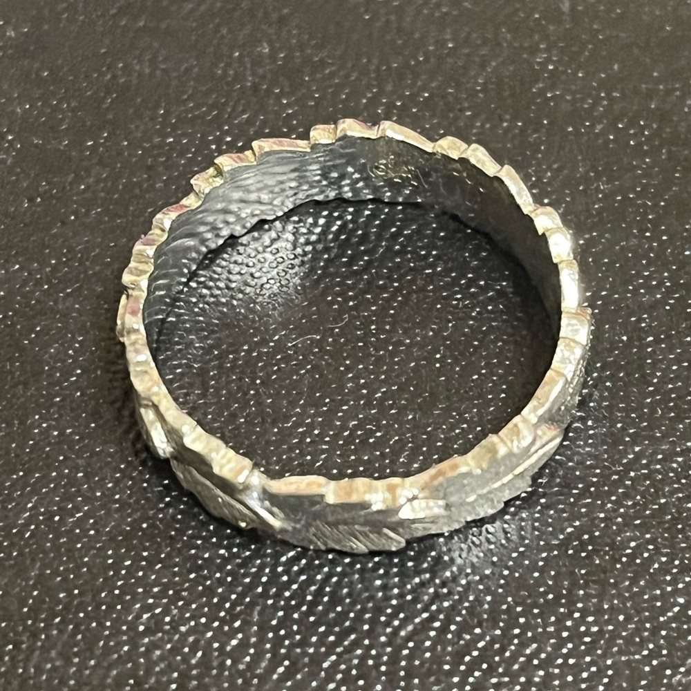 1979 Avon Laurel Leaf Ring - Picture 2 of 12